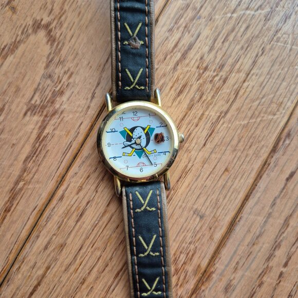 Mighty Ducks Anaheim 1994 NHL Ladies Wrist Watch Leather Band *UNTESTED* - Picture 4 of 15